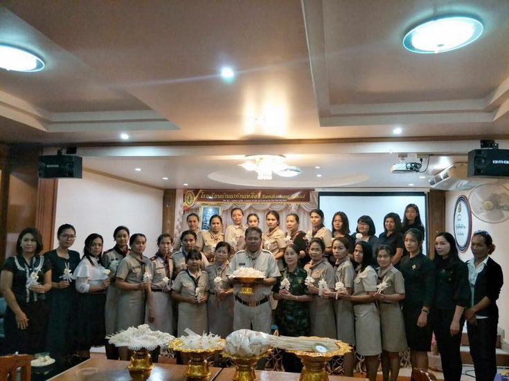 ประดิษฐ์ดอกไม้จันทน์พระราชทาน