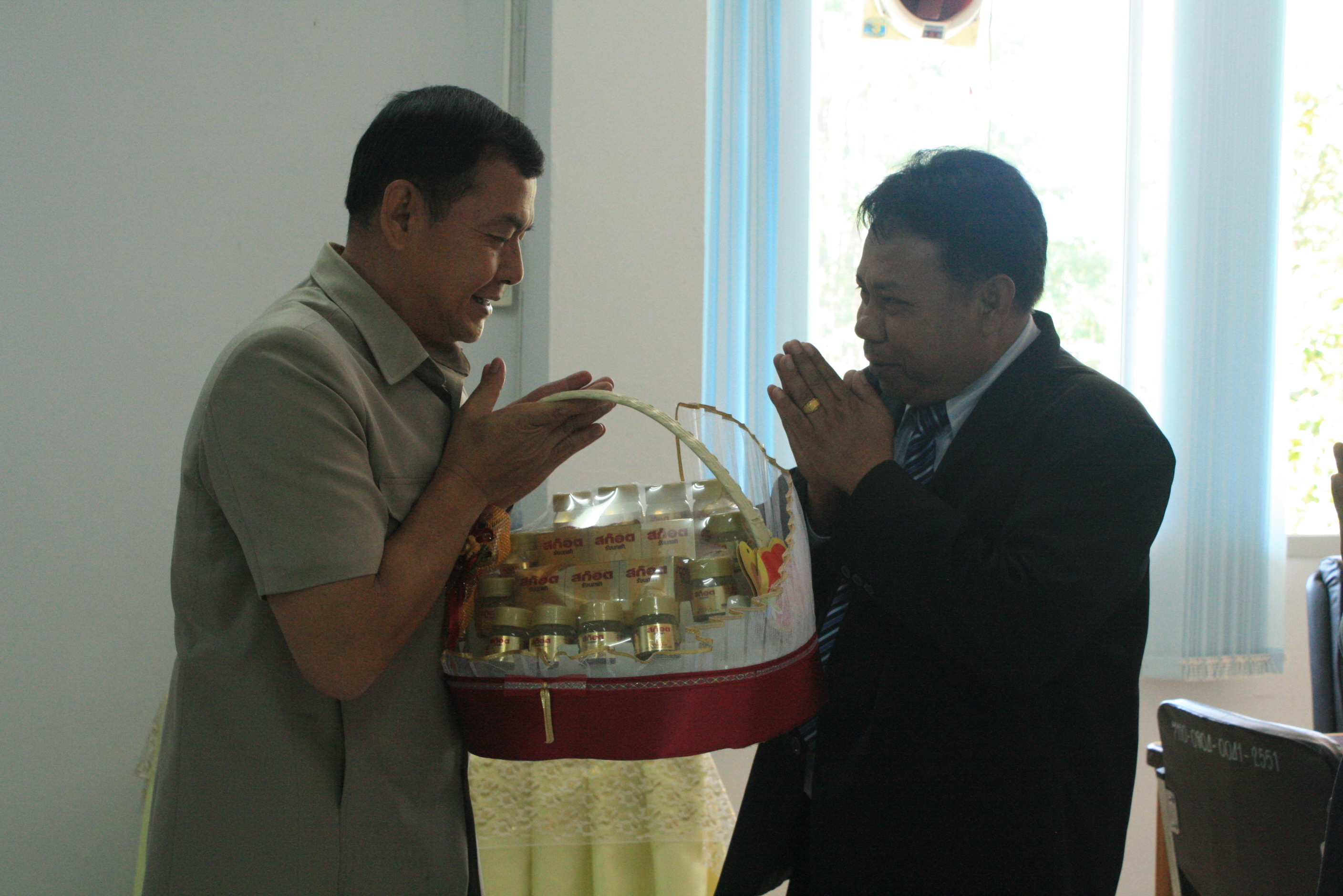 มอบของขวัญ สวัสดีปีใหม่ข้าราชการในอำเภอภูเวียง