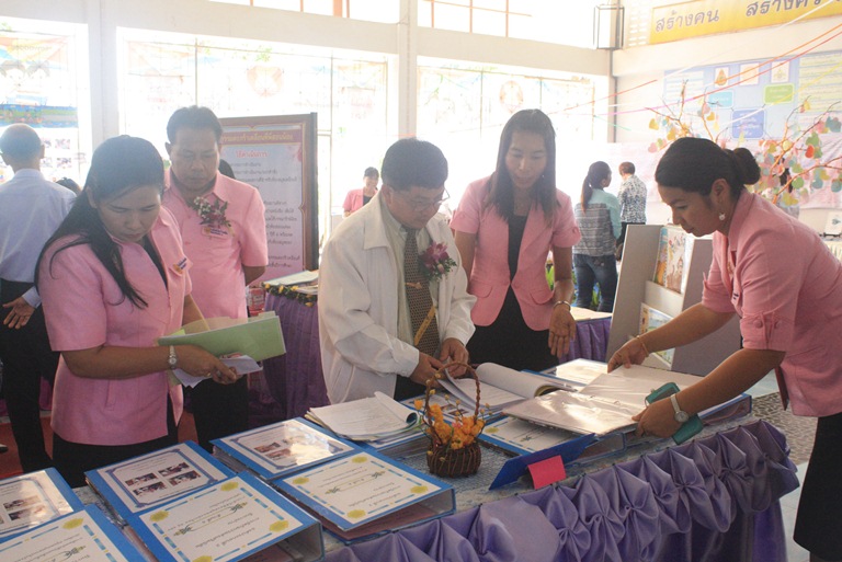 ประเมินโรงเรียนต้นแบบส่งเสริมนิสัยรักการอ่าน