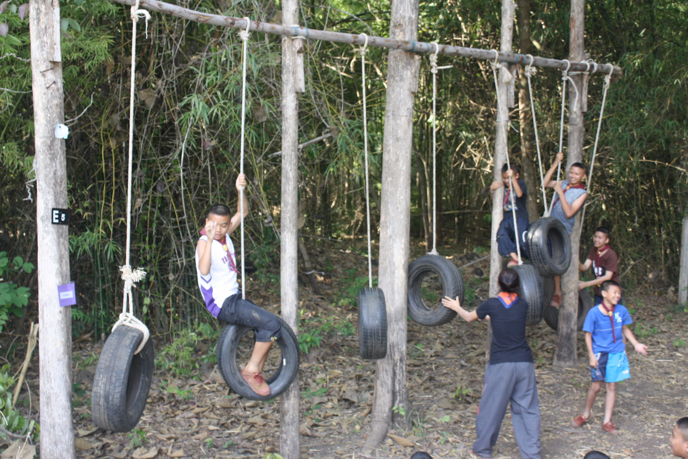 เข้าค่ายพักแรมลูกเสือ เนตรนารี ประจำปีการศึกษา 2555