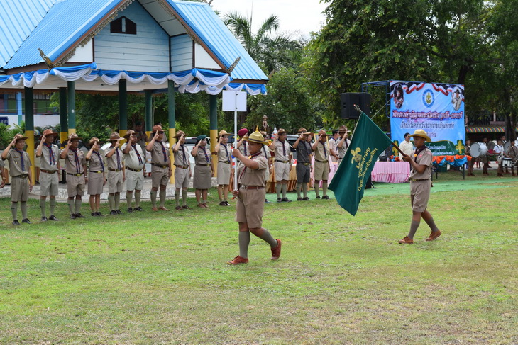 พิธีทบทวนคำปฏิญาณและสวนสนาม ลูกเสือ-เนตรนารี