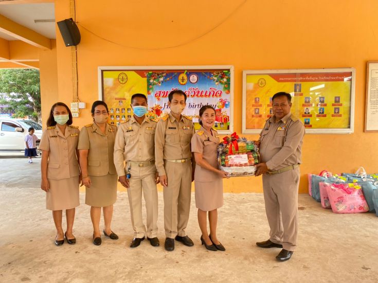 ร่วมอวยพร เนื่องในวันคล้ายวันเกิดท่านผู้อำนวยการธงชัย สุขสม ผู้อำนวยการโรงเรียนบ้านนาก้านเหลือง