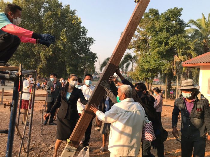 พิธียกเสาเอก เสาโท อาคารสนามเด็กเล่นอนุบาล