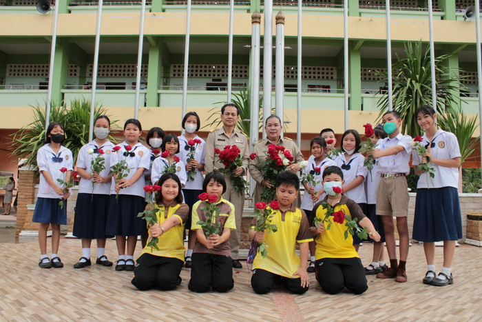 ผู้เกษียณอำลานักเรียน