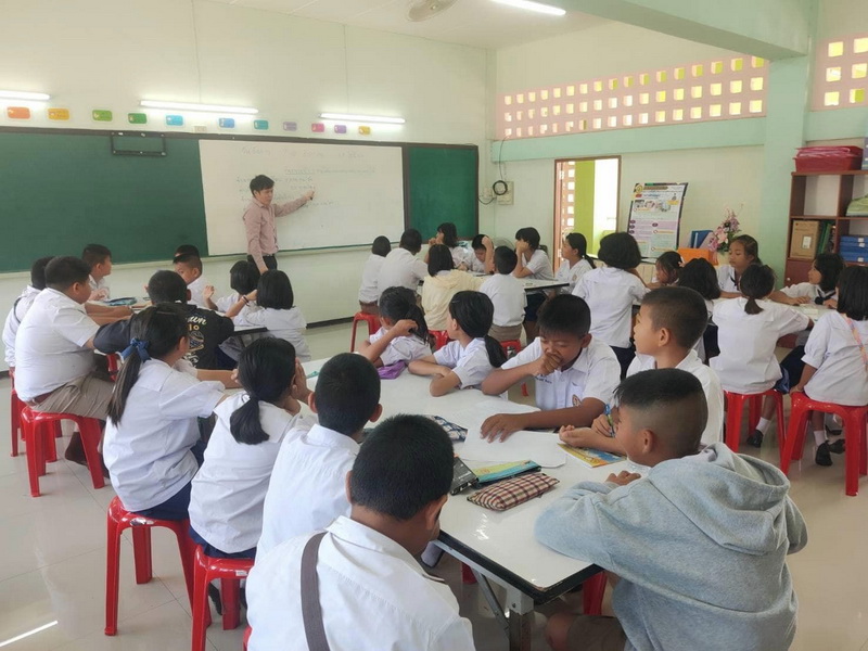 นิเทศ​ ฯ ห้องเรียนวิทยาศาสตร์​พลังสิบ