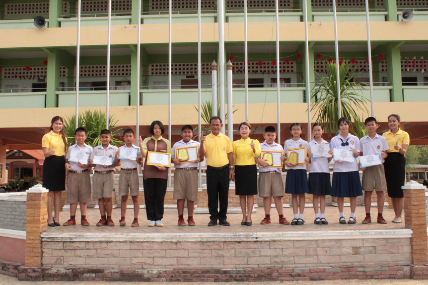 พิธีมอบเกียรติบัตรนักเรียนคนเก่ง