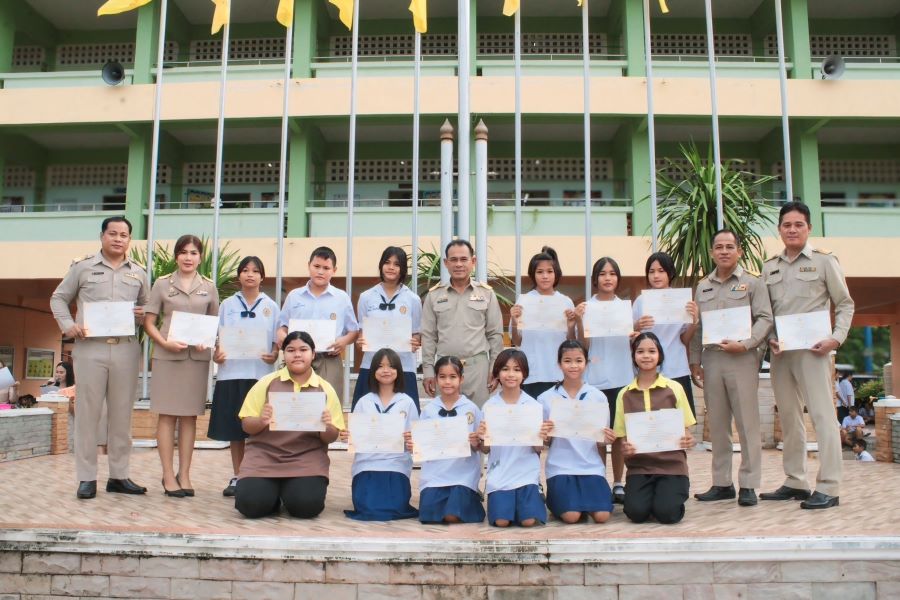 ชนะเลิศ 9 รายการ การแข่งขันงานศิลปหัตถกรรมนักเรียนครั้งที่ 72 ระดับเขตพื้นที่การศึกษาฯ