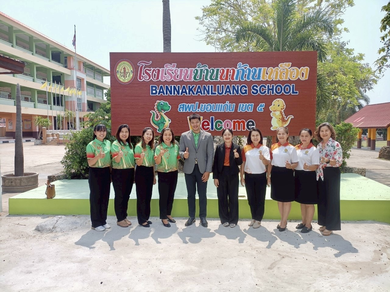 คณะครูโรงเรียนชุมชนหนองเรือ  ศึกษาดูงานหลักสูตร MEP