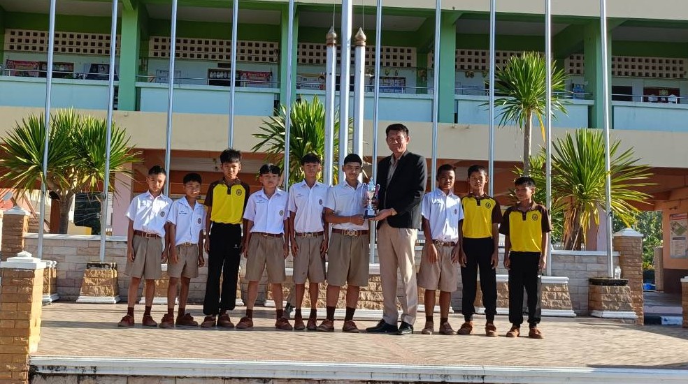 ชนะเลิศการแข่งขันกีฬาฟุตบอล(จตุพร คัพ)รุ่นอายุ12 ปี