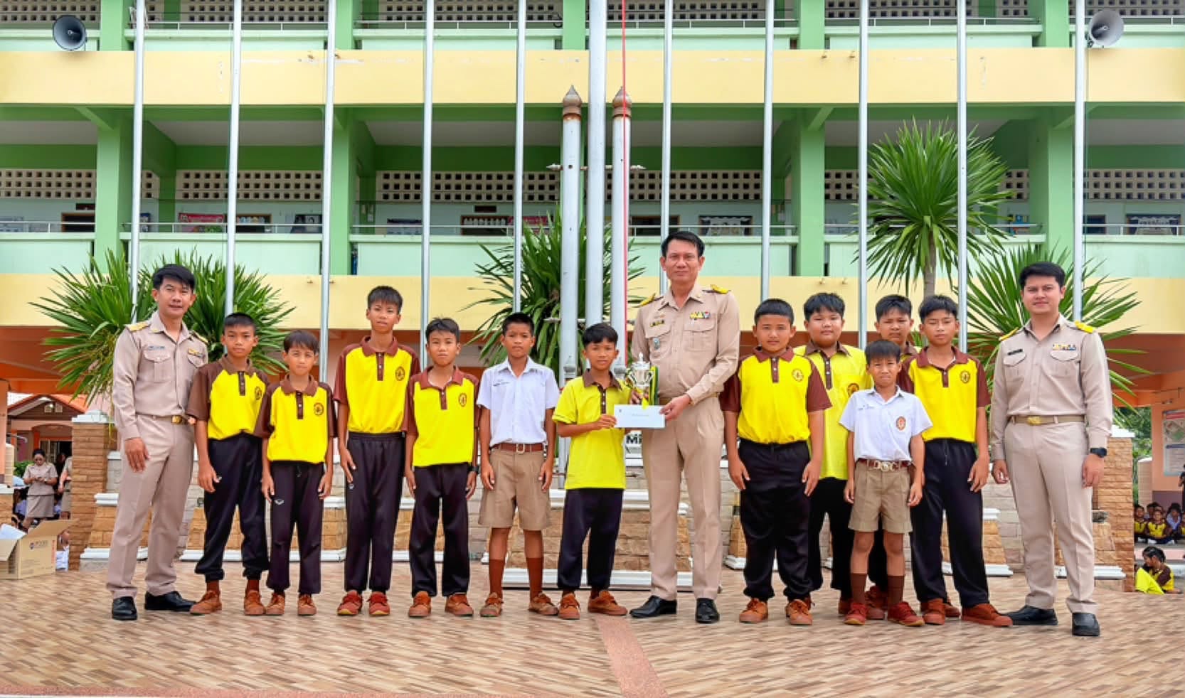  รองชนะเลิศอันดับ 2 การแข่งขันฟุตบอล 7 คน รุ่นอายุไม่เกิน 12 ปี