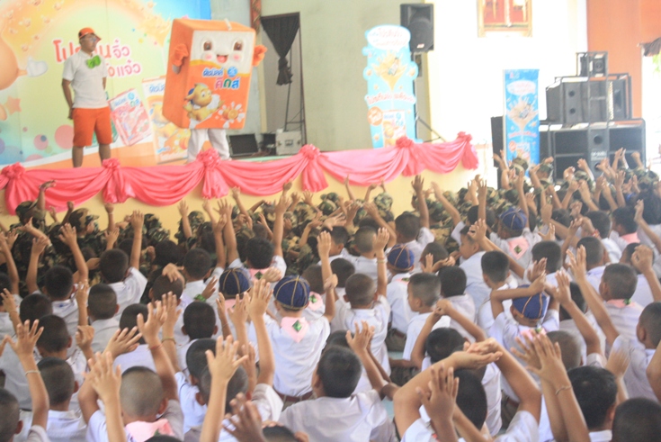 ดัชมิลล์ คิดส์ สคูล ทัวร์ 2013