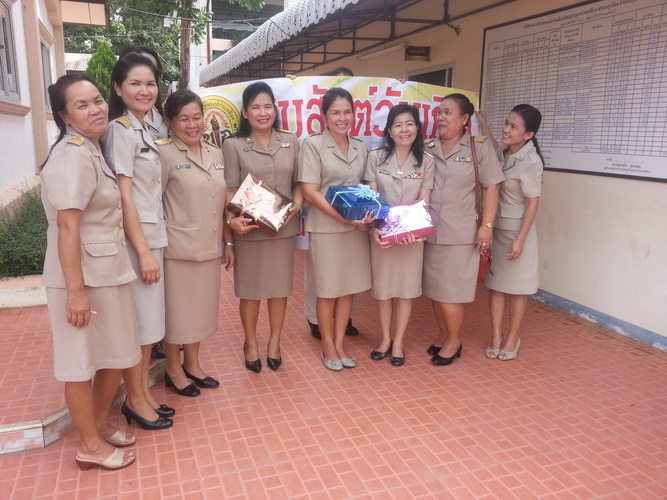 มอบของขวัญและอวยพรวันคล้ายวันเกิด