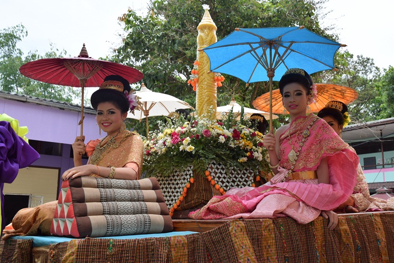 ประเพณี แห่เทียนเข้าพรรษา ประจำปี 2559