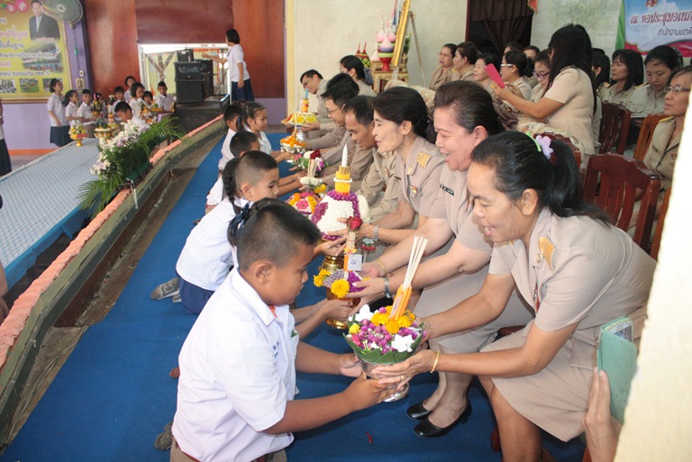 พิธีไหว้ครู ปีการศึกษา 2558