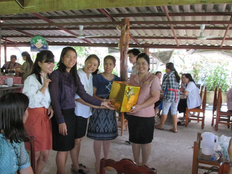 เลี้ยงส่งคุณครูธิดารัตน์  สอนนาม