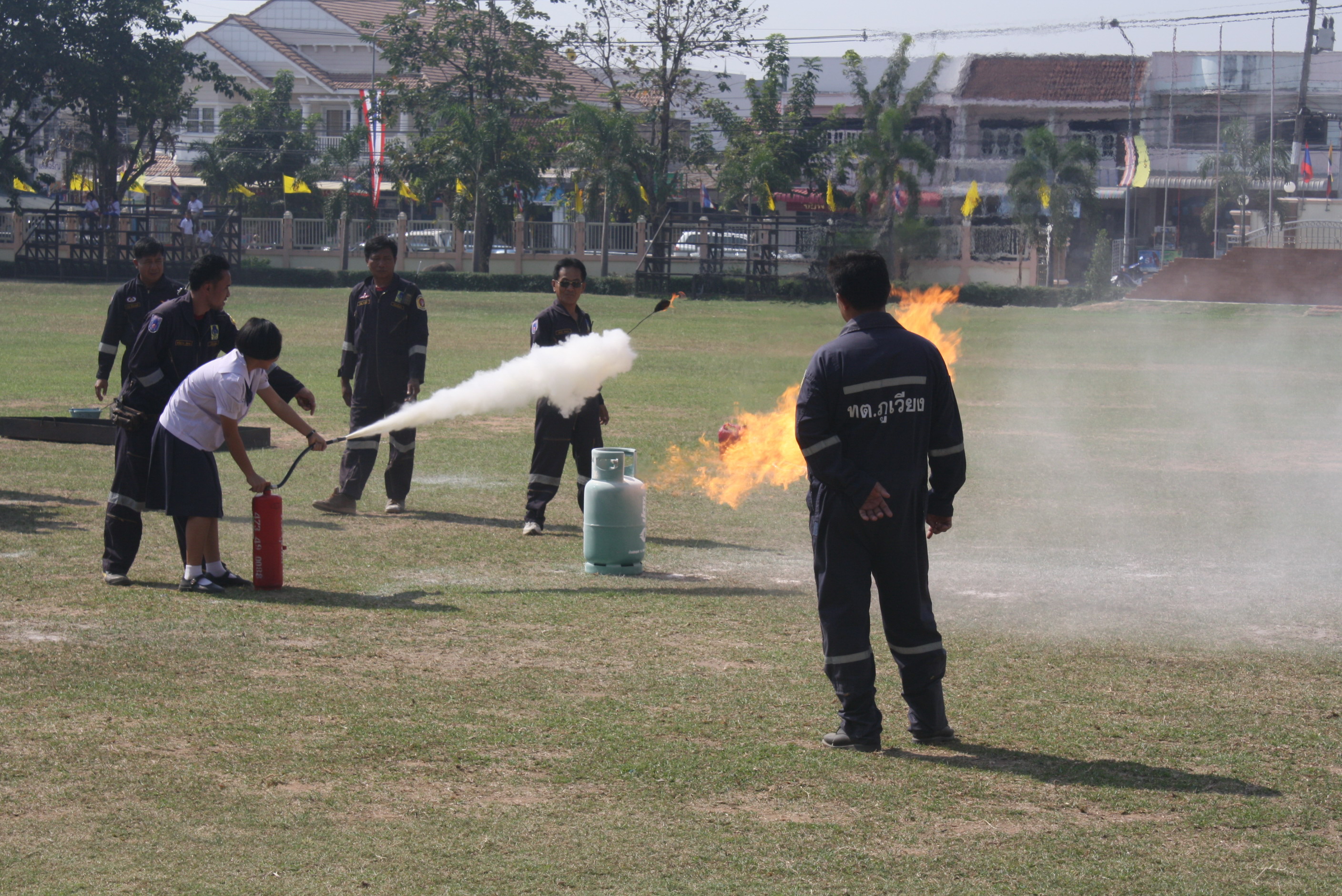 ตำรวจดับเพลิงให้ความรู้การป้องกันอัคคีภัย 