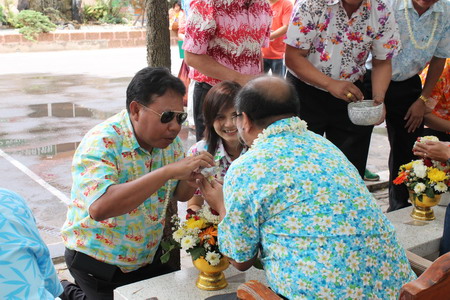 ผอ ธงชัย สุขสม ร่วมงานสืบสานวัฒนธรรมไทย สุขกายสบายใจวันสงกรานต์ ณ สพป.ขก.เขต 5