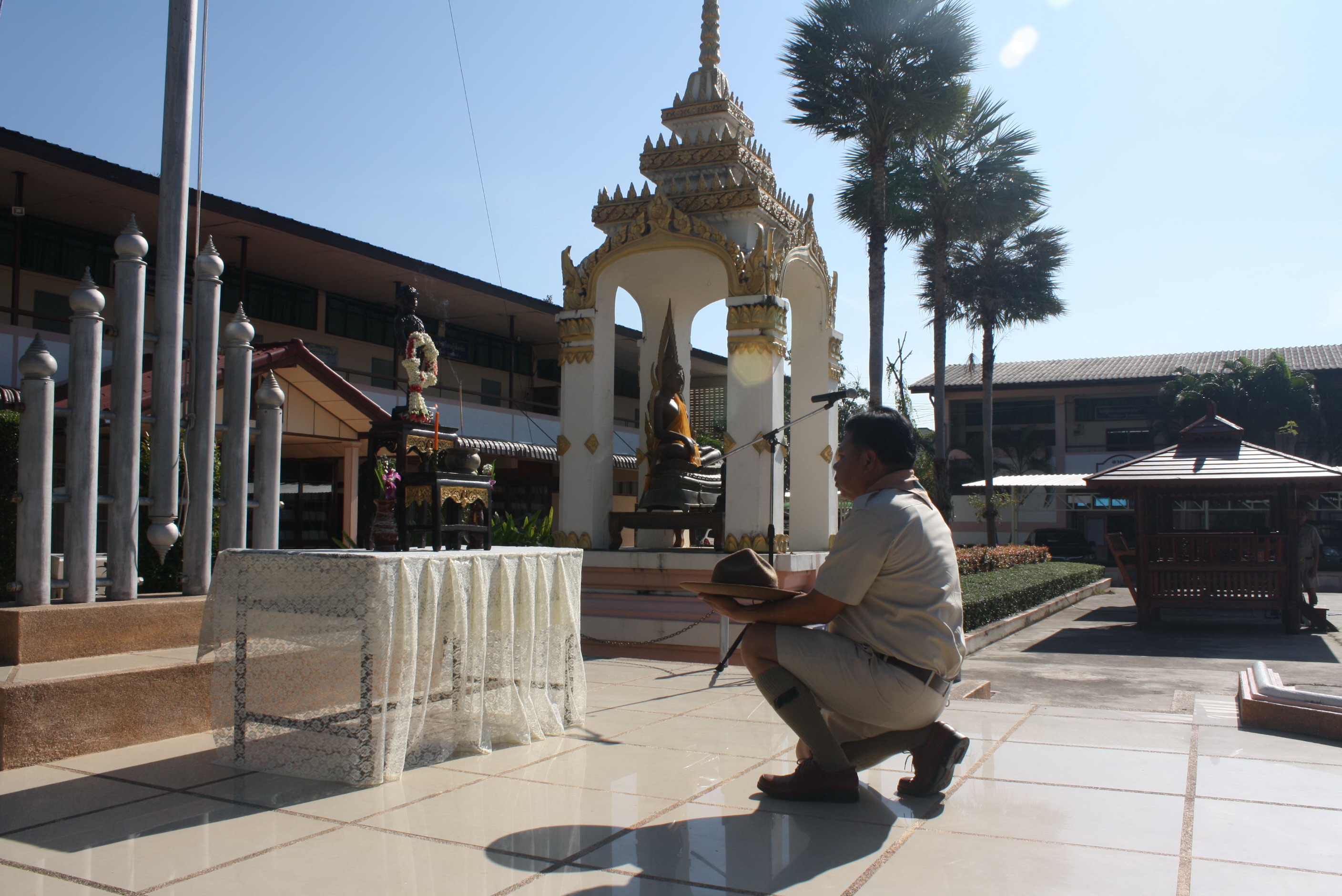 โรงเรียนบ้านนาก้านเหลือง ร่วมวางพวงมาลาคล้ายวันเสด็จสวรรคต ร.6