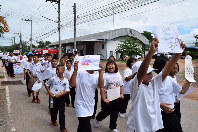 เดินรณรงค์ต่อต้านยาเสพติด และวันสุนทรภู่