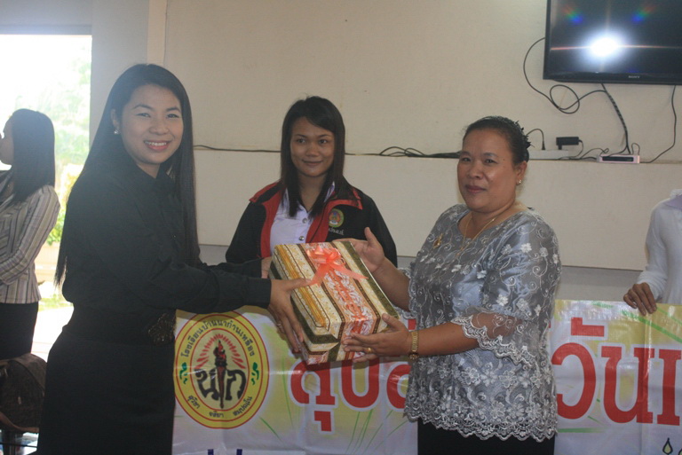 มอบของขวัญวันคล้ายวันเกิด คุณครูศรีนวล เครือจันทร์