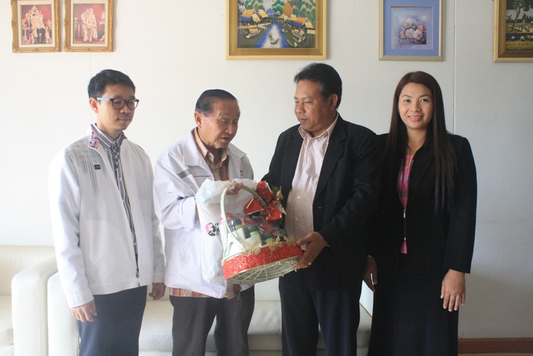 ประธานบริษัทสหภูเวียงเดินรถ สวัสดีปีใหม่ ผอ.ธงชัย  สุขสม 