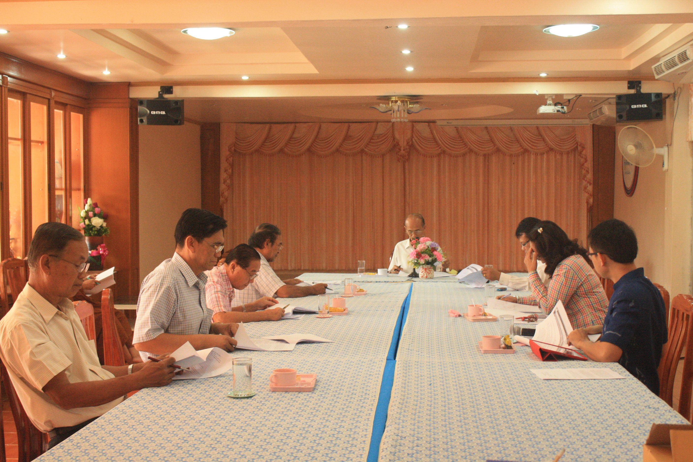 ประชุมคณะกรรมการสถานศึกษาขั้นพื้นฐาน วางแผนการดำเนินงานในปีการศึกษา 2556